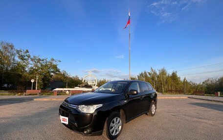 Mitsubishi Outlander III рестайлинг 3, 2013 год, 1 380 000 рублей, 3 фотография