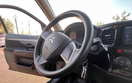 Mitsubishi Outlander III рестайлинг 3, 2013 год, 1 380 000 рублей, 9 фотография