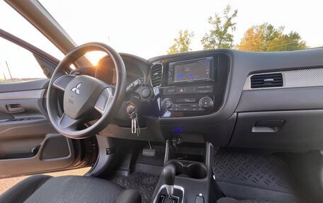 Mitsubishi Outlander III рестайлинг 3, 2013 год, 1 380 000 рублей, 6 фотография