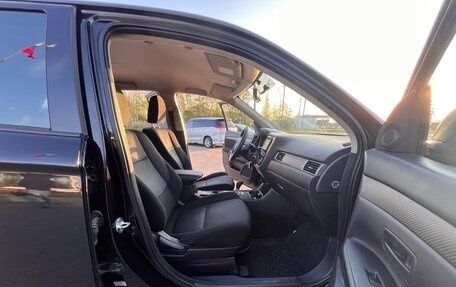 Mitsubishi Outlander III рестайлинг 3, 2013 год, 1 380 000 рублей, 10 фотография