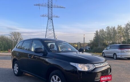 Mitsubishi Outlander III рестайлинг 3, 2013 год, 1 380 000 рублей, 2 фотография