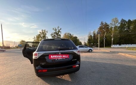 Mitsubishi Outlander III рестайлинг 3, 2013 год, 1 380 000 рублей, 13 фотография