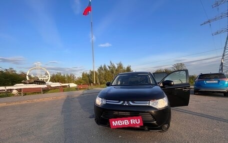 Mitsubishi Outlander III рестайлинг 3, 2013 год, 1 380 000 рублей, 12 фотография