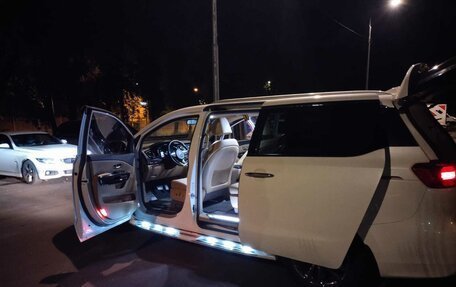 KIA Carnival III, 2017 год, 2 750 000 рублей, 4 фотография