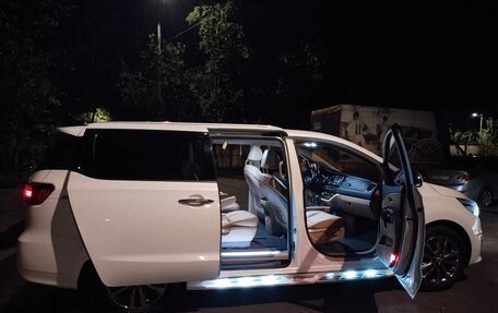 KIA Carnival III, 2017 год, 2 750 000 рублей, 7 фотография