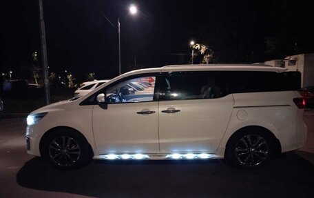 KIA Carnival III, 2017 год, 2 750 000 рублей, 15 фотография