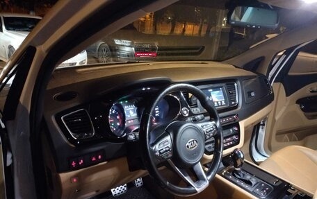 KIA Carnival III, 2017 год, 2 750 000 рублей, 8 фотография