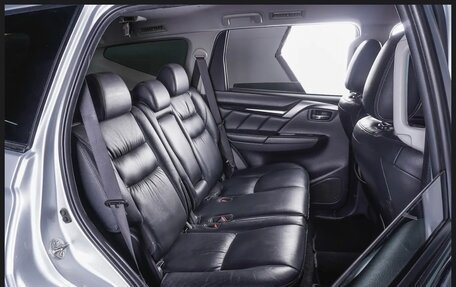 Mitsubishi Pajero Sport III рестайлинг, 2018 год, 2 950 000 рублей, 7 фотография