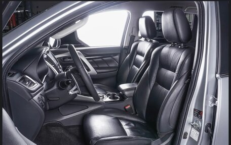 Mitsubishi Pajero Sport III рестайлинг, 2018 год, 2 950 000 рублей, 9 фотография