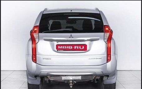 Mitsubishi Pajero Sport III рестайлинг, 2018 год, 2 950 000 рублей, 4 фотография