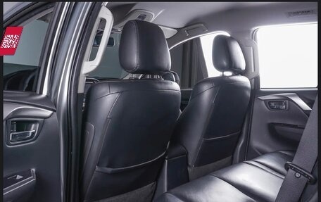 Mitsubishi Pajero Sport III рестайлинг, 2018 год, 2 950 000 рублей, 10 фотография