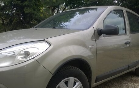 Renault Sandero I, 2010 год, 285 000 рублей, 2 фотография