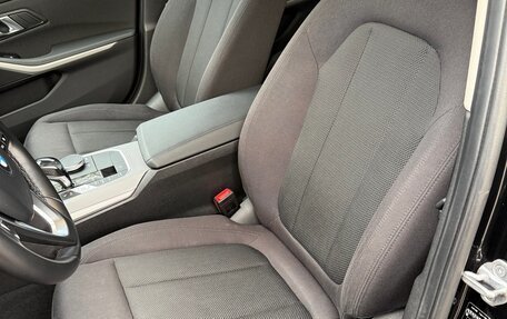BMW 3 серия, 2019 год, 3 300 000 рублей, 21 фотография