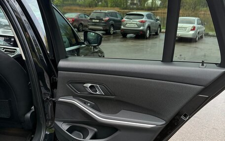 BMW 3 серия, 2019 год, 3 300 000 рублей, 27 фотография