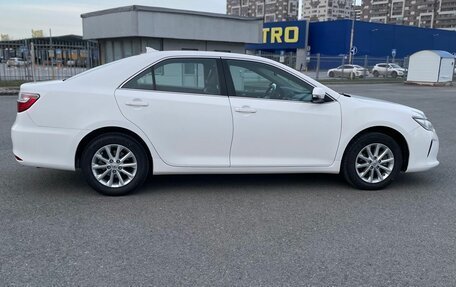 Toyota Camry, 2017 год, 1 990 000 рублей, 4 фотография