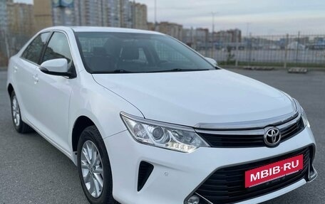 Toyota Camry, 2017 год, 1 990 000 рублей, 3 фотография