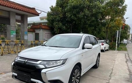 Mitsubishi Outlander III рестайлинг 3, 2021 год, 1 658 442 рублей, 1 фотография