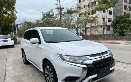 Mitsubishi Outlander III рестайлинг 3, 2021 год, 1 658 442 рублей, 6 фотография