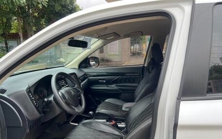 Mitsubishi Outlander III рестайлинг 3, 2021 год, 1 658 442 рублей, 9 фотография