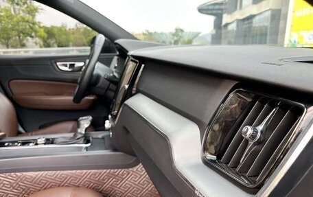 Volvo XC60 II, 2021 год, 2 890 000 рублей, 6 фотография