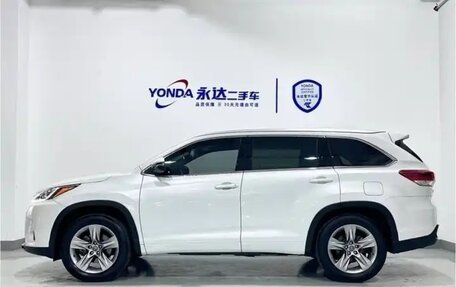 Toyota Highlander III, 2021 год, 2 700 000 рублей, 2 фотография