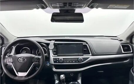 Toyota Highlander III, 2021 год, 2 700 000 рублей, 10 фотография