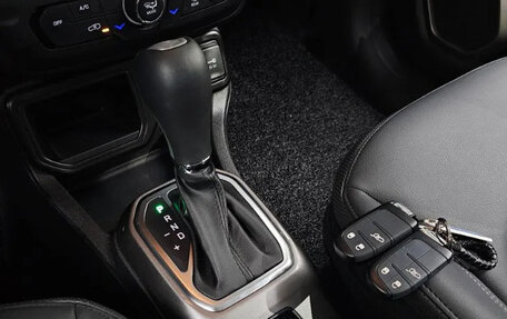 Jeep Renegade I рестайлинг, 2022 год, 2 105 000 рублей, 6 фотография