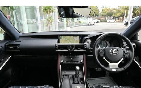 Lexus IS III, 2017 год, 2 350 035 рублей, 9 фотография