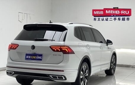 Volkswagen Tiguan II, 2022 год, 2 740 999 рублей, 2 фотография