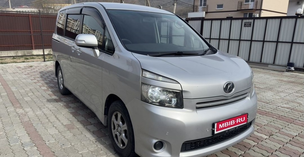 Toyota Voxy, 2007 год, 1 199 000 рублей, 1 фотография
