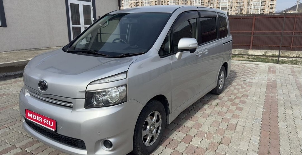 Toyota Voxy, 2007 год, 1 199 000 рублей, 3 фотография