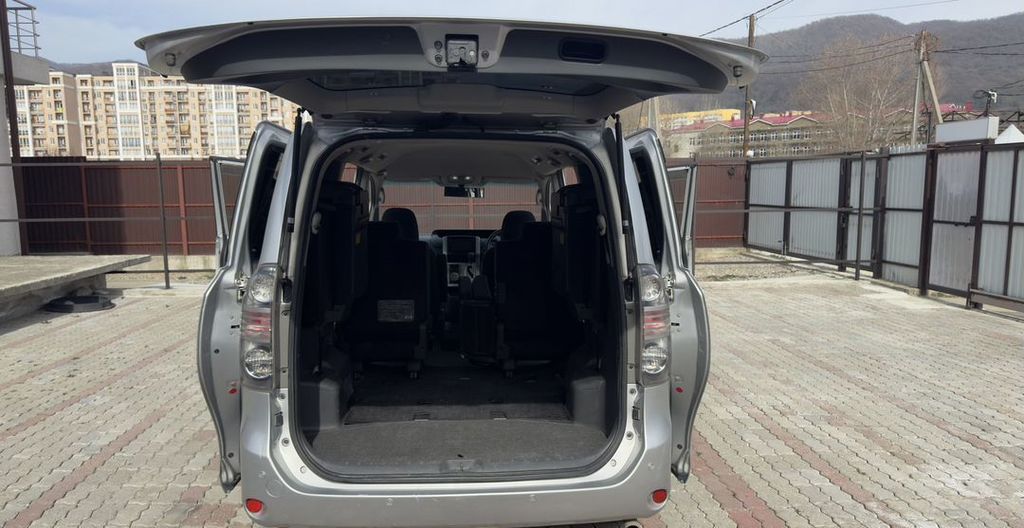 Toyota Voxy, 2007 год, 1 199 000 рублей, 14 фотография