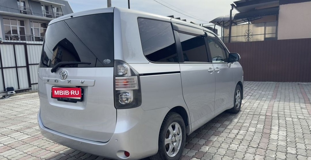 Toyota Voxy, 2007 год, 1 199 000 рублей, 6 фотография
