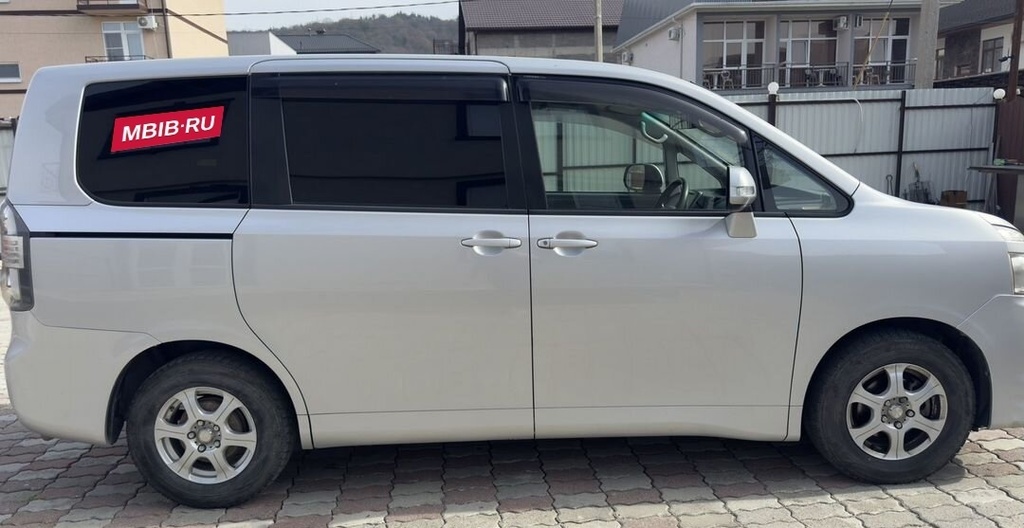 Toyota Voxy, 2007 год, 1 199 000 рублей, 10 фотография