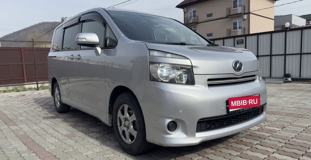 Toyota Voxy, 2007 год, 1 199 000 рублей, 5 фотография