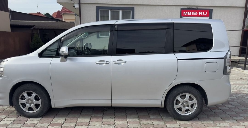 Toyota Voxy, 2007 год, 1 199 000 рублей, 8 фотография