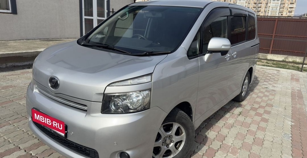 Toyota Voxy, 2007 год, 1 199 000 рублей, 12 фотография