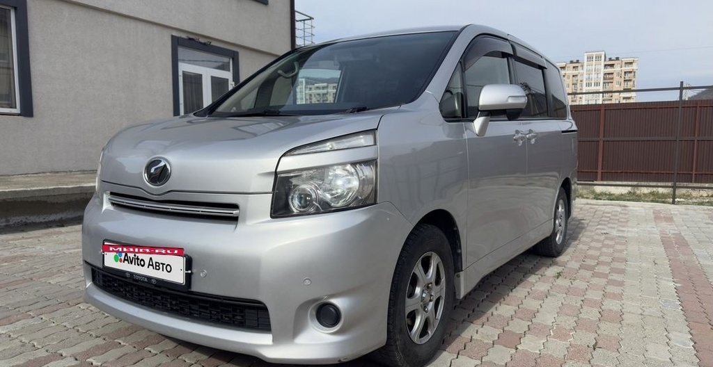 Toyota Voxy, 2007 год, 1 199 000 рублей, 4 фотография
