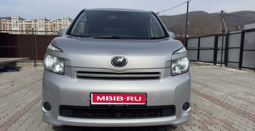Toyota Voxy, 2007 год, 1 199 000 рублей, 9 фотография