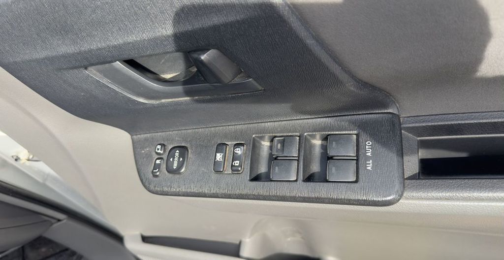Toyota Voxy, 2007 год, 1 199 000 рублей, 21 фотография