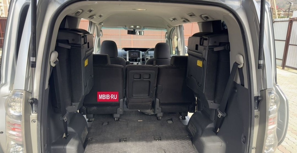 Toyota Voxy, 2007 год, 1 199 000 рублей, 28 фотография