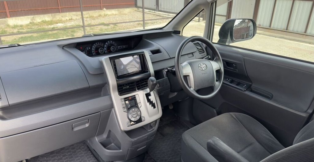 Toyota Voxy, 2007 год, 1 199 000 рублей, 35 фотография