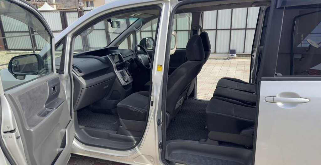 Toyota Voxy, 2007 год, 1 199 000 рублей, 34 фотография