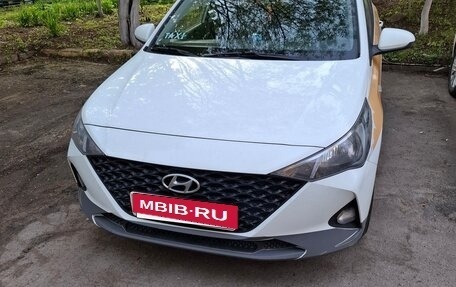 Hyundai Solaris II рестайлинг, 2021 год, 1 400 000 рублей, 1 фотография