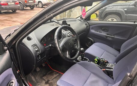 Mitsubishi Carisma I, 2003 год, 250 000 рублей, 10 фотография