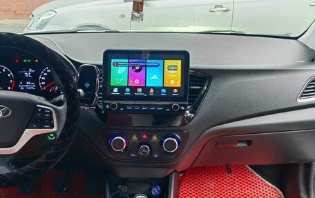 Hyundai Solaris II рестайлинг, 2018 год, 1 100 000 рублей, 8 фотография