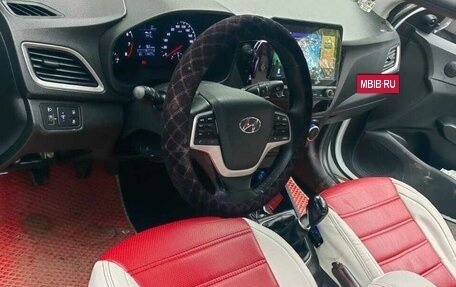 Hyundai Solaris II рестайлинг, 2018 год, 1 100 000 рублей, 3 фотография