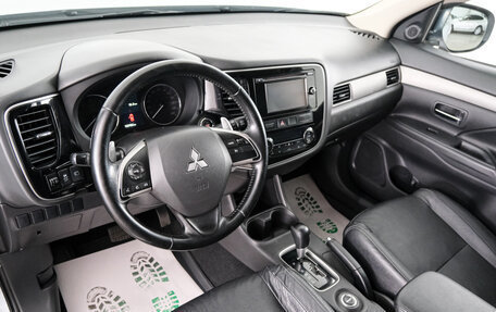 Mitsubishi Outlander III рестайлинг 3, 2014 год, 1 489 000 рублей, 9 фотография