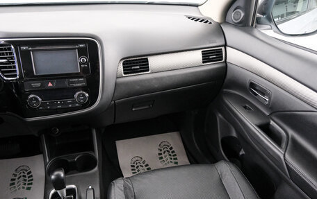 Mitsubishi Outlander III рестайлинг 3, 2014 год, 1 489 000 рублей, 12 фотография