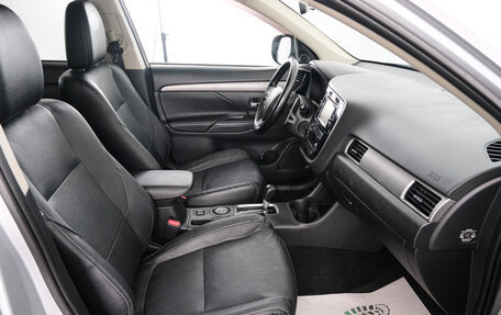 Mitsubishi Outlander III рестайлинг 3, 2014 год, 1 489 000 рублей, 14 фотография
